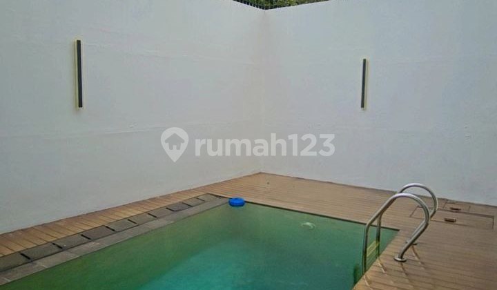 Rumah Nyaman Minimalis Modern Ada Pool di Jagakarsa