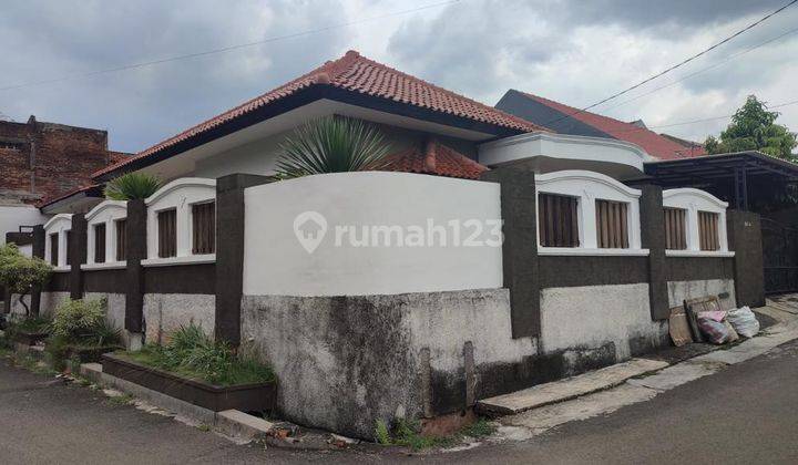 Rumah Huk di Curug Auri Jatiwaringin Jakarta Timur 5
