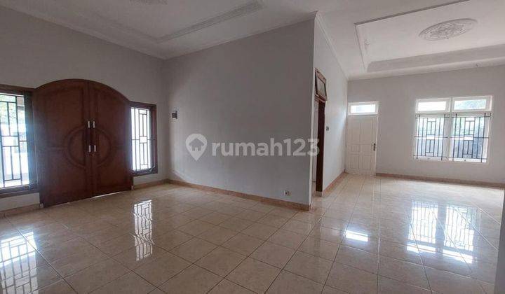Rumah Huk di Curug Auri Jatiwaringin Jakarta Timur 6