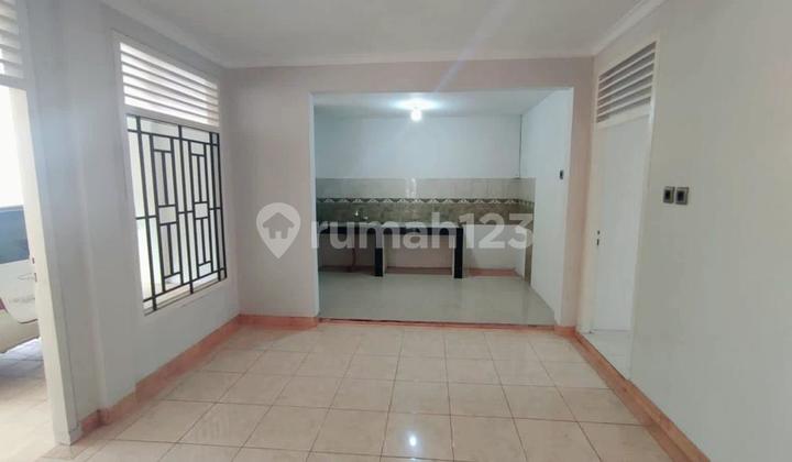 Rumah Huk di Curug Auri Jatiwaringin Jakarta Timur 10