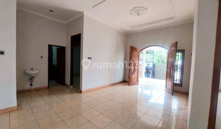 Rumah Huk di Curug Auri Jatiwaringin Jakarta Timur 17