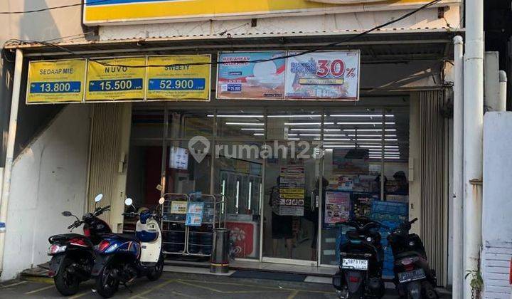Ruang usaha dekat halte UKI Cawang 1