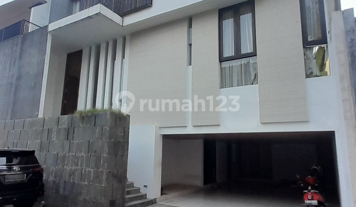 Rumah 2 Lantai Dengan Privatepool Di Jakarta Selatan 2