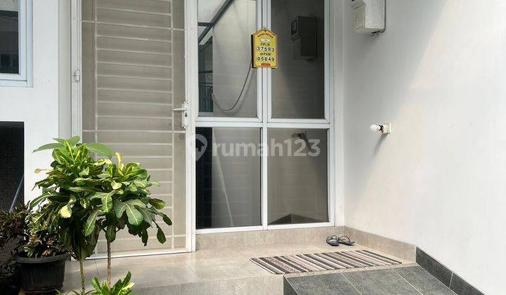 Dijual Rumah Mewah di Taman Ratu 2