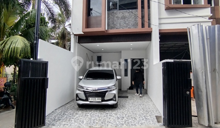 Rumah Baru Bebas Banjir di Tanjung Duren