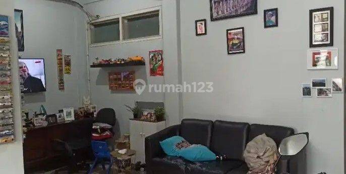 Dijual Rumah di Tomang 2