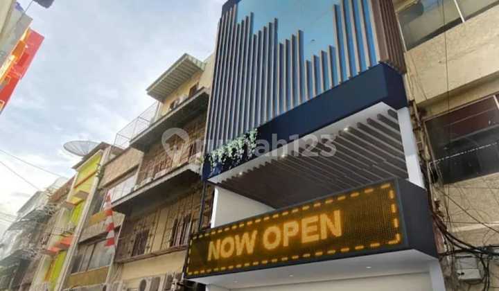 Cheap Strategic Hotel in Mangga Besar Cheap Strategic Hotel in Mangga Besar