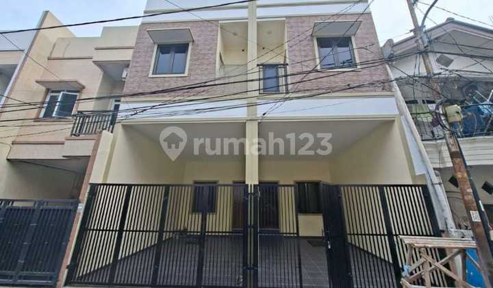 Rumah Baru Bebas Banjir di Tanjung Duren