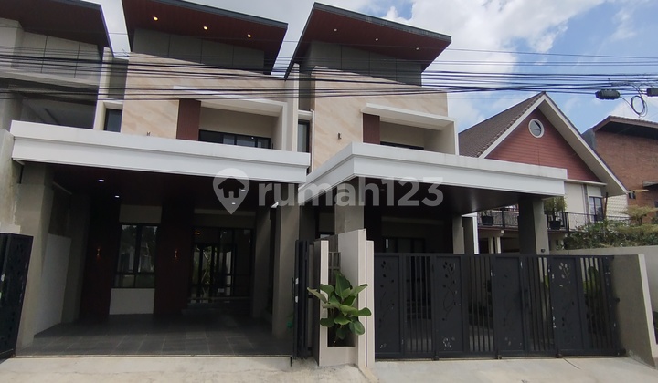 2-Storey House East of UII Campus, Luxury Housing Environment 2