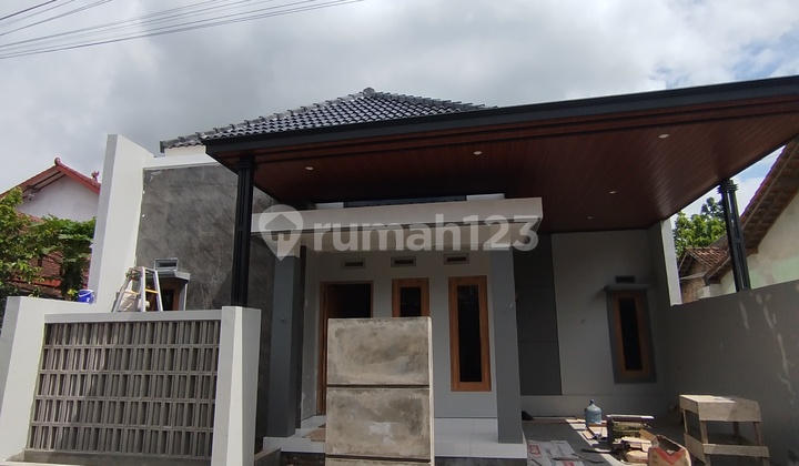 Rumah 3 Kamar Tidur Dekat Rumah Sakit At-turot, Dekat Pasar Godean
