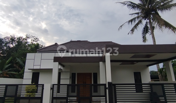 Ready-to-Occupy House in Front of Mercubuana Sedayu Campus 2