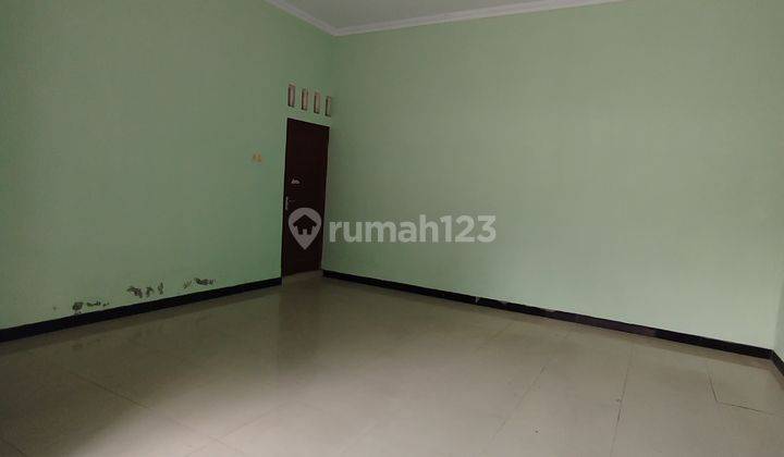 Spacious 3-Bedroom House Near Transmart Maguwoharjo