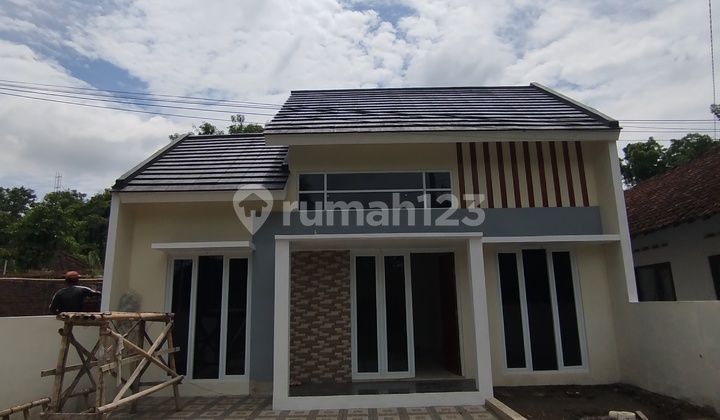 Ready to Occupy House in South Godean Market 2