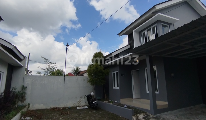 Kontrakan 3 Kamar,Ada KM Dalam,Rooftop, Parkir 2 Mobil 2