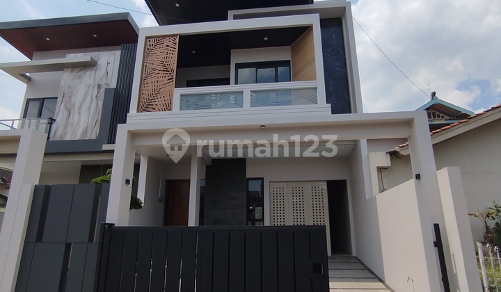 Rumah 2 Lantai 10 Menit Ke Kampus Ugm