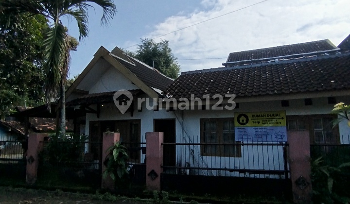 Spacious Hook House with Large Land in Puri Argomulyo Sedayu Housing Spacious Hook House with Large Land in Puri Argomulyo Sedayu Housing