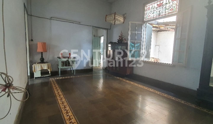 Very Strategic Old House for Business in Pasir Kaliki Bandung 2