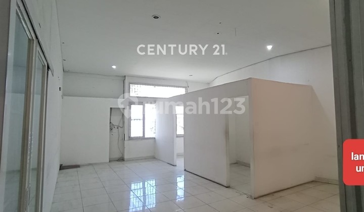 Strategic Shophouse, Spacious, Suitable for Culinary Business in Cibaduyut Indrayasa 2