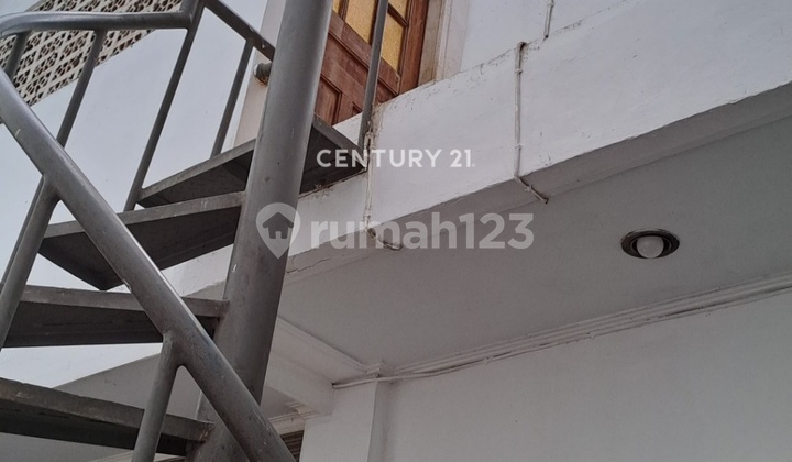 Comfortable and Strategic Ready-to-Live House in Taman Holis Indah, Bandung 2