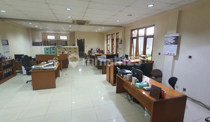 Jarang Ada Rumah Kantor Terawat Di Mainroad Supratman Bandung