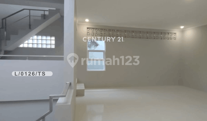 Rumah 2 Lantai Strategis Siap Huni di Taman Holis Indah 1 Bandung Rumah 2 Lantai Strategis Siap Huni di Taman Holis Indah 1 Bandung