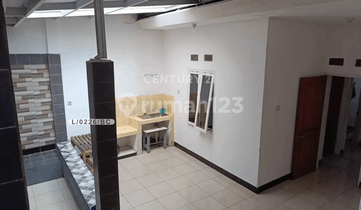 Comfortable and Ready-to-Live-In House with a Strategic Location in Cisaranten, Bandung