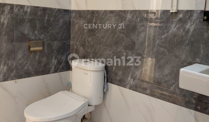 For Rent: Strategic Ready-to-Occupy Shop House in Paskal, Bandung City 2