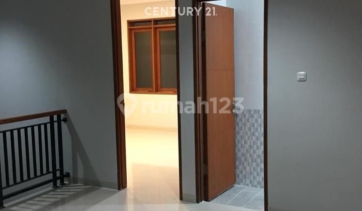 2-Story Semi-Furnished House Ready to Occupy in Cherry Field Bandung 2