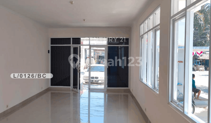 2-Storey Shophouse Suitable for Strategic Business in Ciwastra, Bandung 2-Storey Shophouse Suitable for Strategic Business in Ciwastra, Bandung