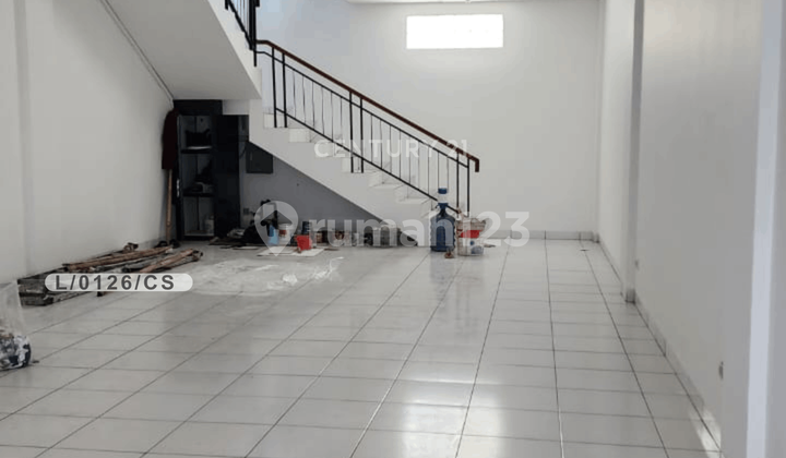 Shop House Suitable for Various Strategic Businesses in Mekarwangi, Bandung