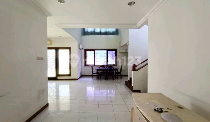 Rumah Murah Terawat Di Graha Family, Sby Barat Rumah Murah Terawat Di Graha Family, Sby Barat