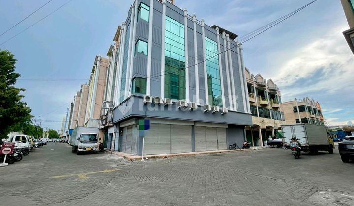 4-Story Shophouse in the Heart of Surabaya City, Pengampon Square Complex