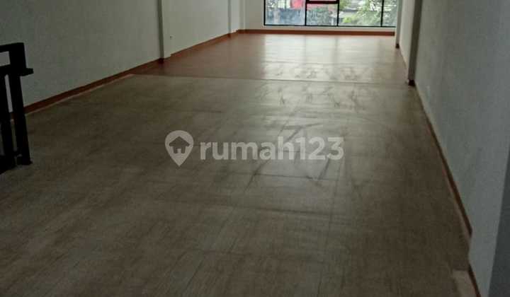 Dijual Ruko di Jl. Kebayoran Lama, Grogol Utara, Kecamatan Kebayoran Lama, Jakarta Selatan