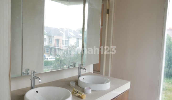 For Sale: House on Permata Indah Street, Lippo Karawaci, Tangerang 2