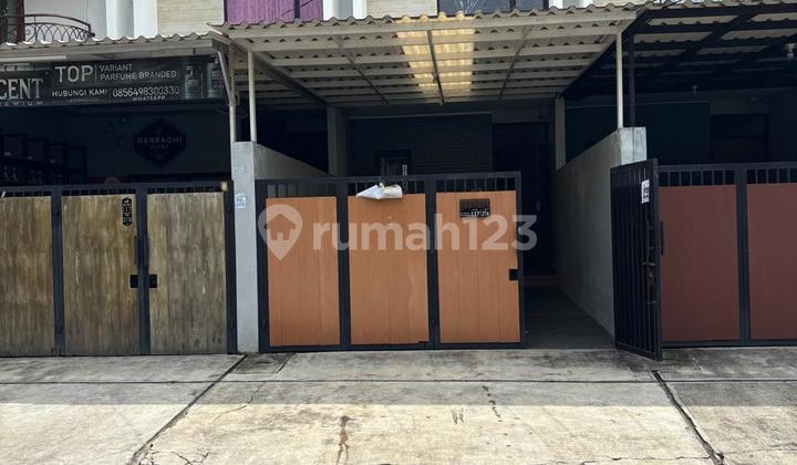 For Sale House on Jl. Penyelesaian Tomang, Meruya Utara Village, Kembangan Subdistrict, West Jakarta.