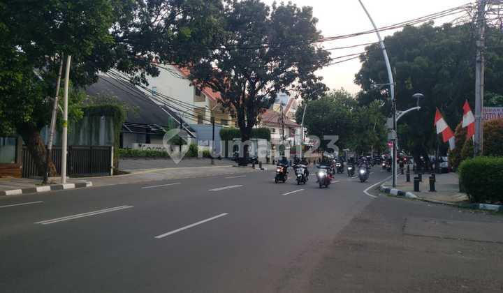 Dijual Rumah Tua di Jl.Wijaya 1, Petogogan, Kecamatan Kebayoran Lama, Jakarta Selatan
