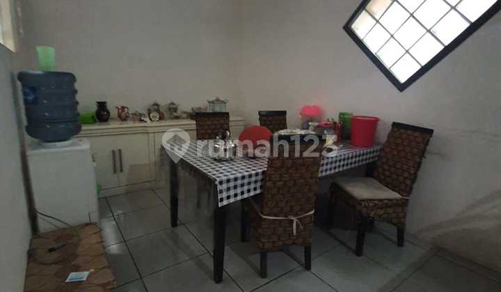 For sale beautiful ready-to-occupy residence in the Margahayu Raya complex, strategic location, safe and move-in ready. 2