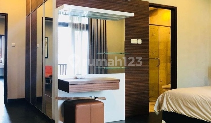 Modern 3-Story House 2