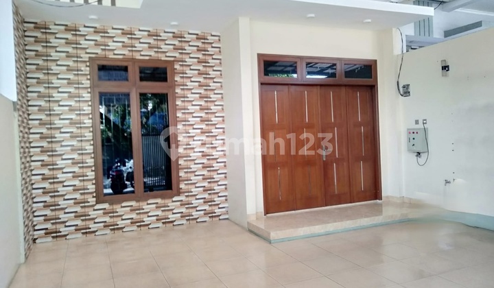 Rumah Lokasi Super Strategis Bisa Untuk Usaha , Di Perumahan Sumber Sari, Bandung