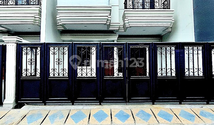 Brand New Townhouse Semi Furnished 2.5 Floors in Duren Sawit, East Jakarta