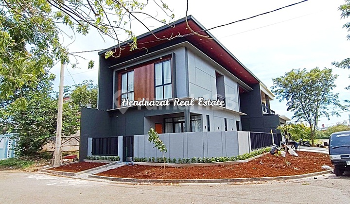 Modern Good New Hook House Ready to Live In Grand Wisata Bekasi Cluster 2
