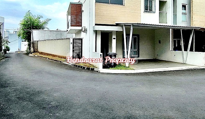 Rumah Hook 2,5 Lantai Semi Furnish Dlm Cluster Di Lebak Bulus Jakarta 2