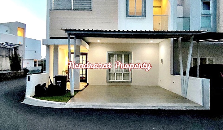 Rumah Hook 2,5 Lantai Semi Furnish Dlm Cluster Di Lebak Bulus Jakarta