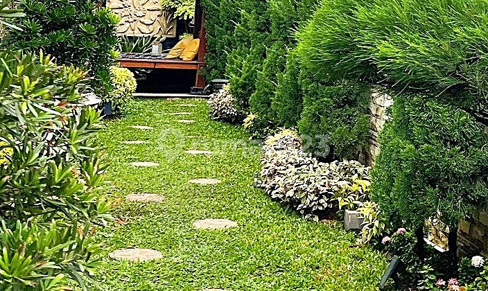 Turun Harga!! Rumah Mewah Swimming Pool di Permata Hijau, Kebayoran