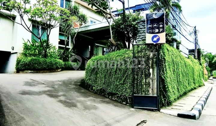 For Quick Sale: Exclusive Luxury Hotel, 1,498 M2 Area in Cipete, Jakarta 2