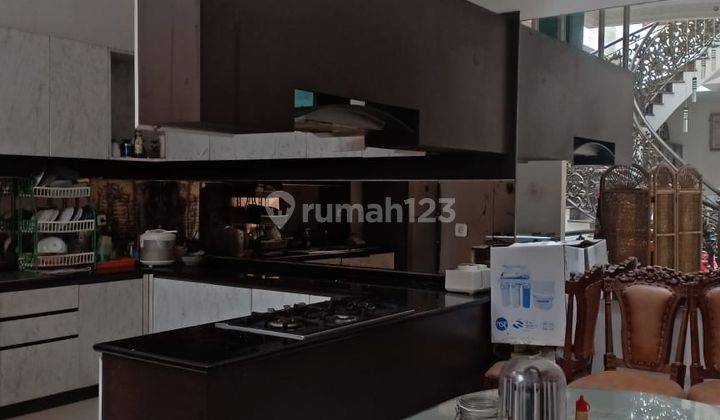 Rumah mewah model klasik di Petojo gambir Jakarta Pusat 4 Lantai 3