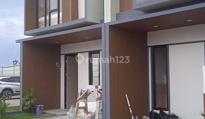 Rumah 2 Lantai Di Tengah Kota Karawang Kab Bekasi 1