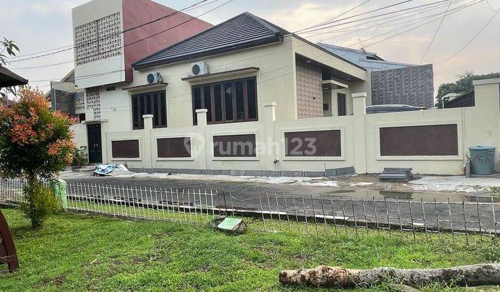 Rumah 2 Lantai di jatiwaring asri komplek 1