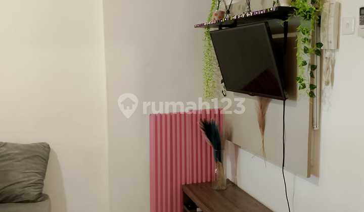 Jual murah apartemen Bassura City 2kamar funished SHM lantai sedang view Barat