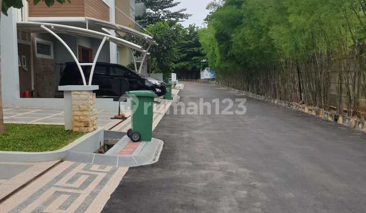 Dijual stok rumah contoh 2 lantai di tengah kota Jakarta Timur